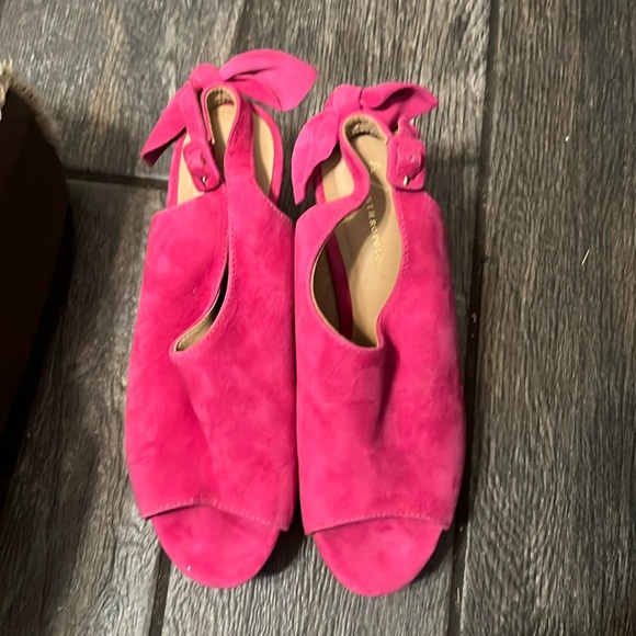 Anthropologie Bow back wooden 3” wedge /Berry Fuchsia Suede - Picture 1 of 3